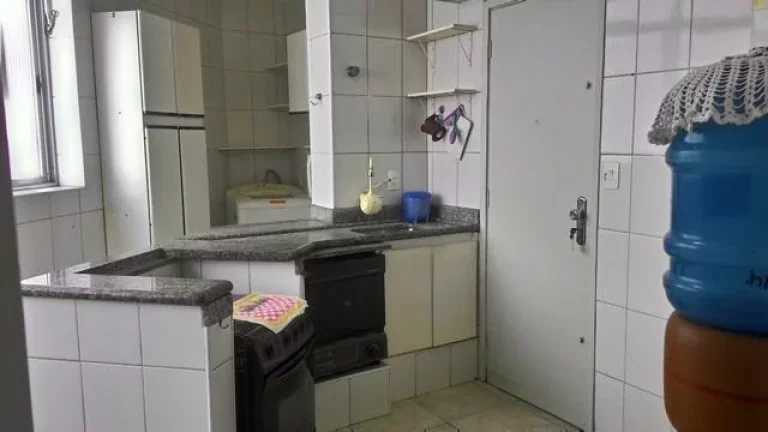 Imagem PITANGUEIRAS – UMA QUADRA DA PRAIA, EXCELETE APARTAMENTO COM VISTINHA MAR, ANDAR MEDIANO, CLARO E SUPER AREJADO, GARAGEM NO PRÉDIO DEMARCADA.