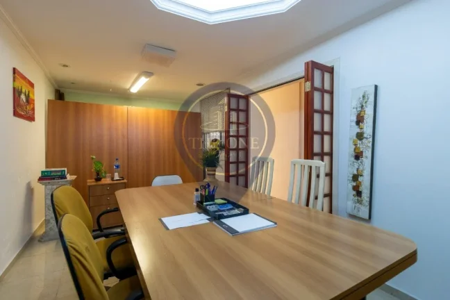 Imagem Casa de Luxo à Venda em Indianópolis, São Paulo-SP: 3 Quartos, 1 Suíte, 1 Sala, 4 Banheiros