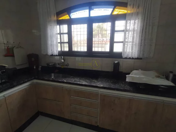 Imagem Casa com 3 dorms + Edícula, á 700m da Praia á venda em Peruíbe