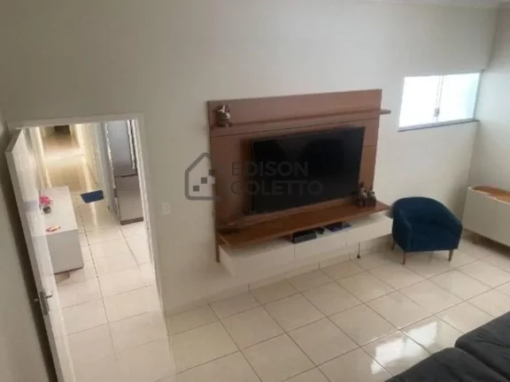 Casa reformada a venda em Piracicaba com excelente localização, no bairro Castelinho