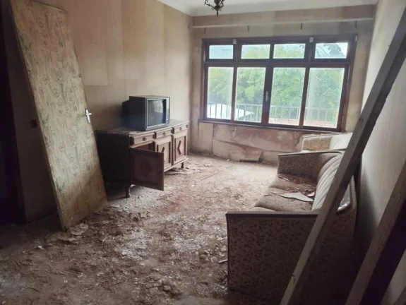 Imagem APARTAMENTO 64 m2 - COM 1 QUARTO -TERESÓPOLIS (VARZEA) RJ - IMÓVEL AVALIADO EM R$ 130.000,00 1ª PRAÇA: 29/01/2026 - VALOR INICIAL DE VENDA: R$ 130.000,00 -2ª PRAÇA: 09/02/2026 - VALOR INICIAL DE VENDA: R$ 65.000,00