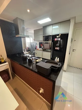 Imagem PORTEIRA FECHADA - Apto em 75m² com 2 dormitórios, 1 suíte, 1 varanda gourmet recém reformado e moderno, pronto para morar com 2 vagas de garagem fixas e cobertas..