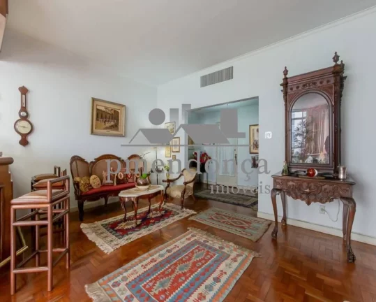 Imagem Excelente apartamento com 400m² em Higienópolis com piso de tacos, repleto de armários.