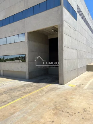 Imagem Galpão (Padrão TRIPLE A) para locação e área construida de 2.082m²; Piso Livre: 1.500m²; Administrativo: 318m².