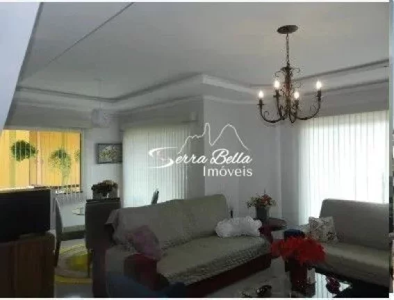 Imagem Casa com 4 dormitórios à venda, 178 m² por R$ 790.000,00 - Vargem Grande - Teresópolis/RJ