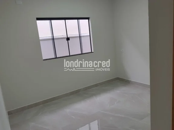 Imagem Casa com 2 quartos (1 suíte), sala com pé direito alto, copa, banheiro social e garagem coberta em lote de 126m² – Pronta para morar!