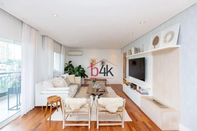 Imagem Apartamento à Venda Reformado de 171m² na Av. Washington Luíz - Alto da Boa Vista.
