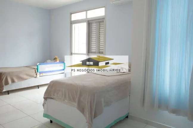 Imagem Sobrado para venda com 6 vagas