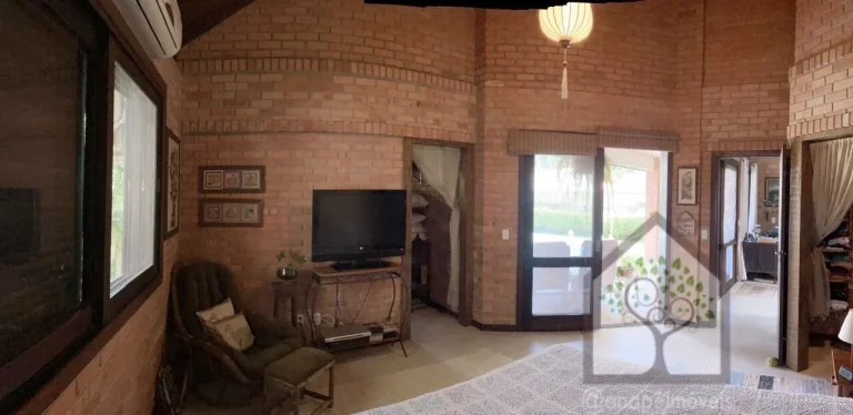 Imagem Casa rústica em condomínio fechado no Sambaqui
