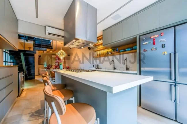 Imagem Imperdível oportunidade: Casa à venda em São Paulo-SP, Vila Nova Conceição, 4 quartos, 3 suítes, 3 salas, 5 banheiros, 2 vagas, 290m².