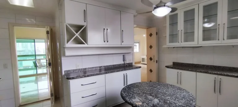 Imagem Apartamento 157 M², 3Q, 3 Suítes, Sala 3 ambientes, 5 Banheiros, 4 Vagas demarcadas, Depósito, Varanda Gourmet, Sauna, Piscina Adulto e infantil.