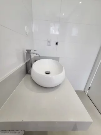 Imagem Casa de alto padrão em condomínio à venda em Camaçari-BA, 4 quartos, 4 suítes, 3 salas, 1 banheiro, 4 vagas, 267m².