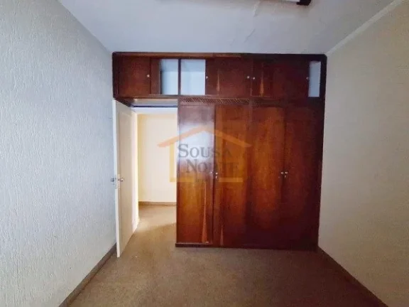 Imagem Casa térrea, 131m², 3 dormitórios, sala de TV, banheiro, lavanderia, armários nos dormitórios e...