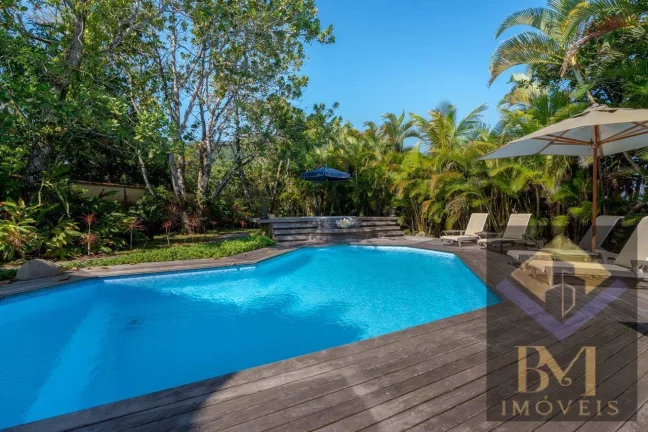 Imagem Belissima casa a venda no Litoral Norte, pé na areia, ideal para pousada.