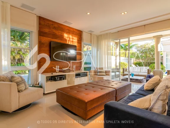 Imagem Lindíssima mansão neo-clássica à venda no condomínio Jardim Acapulco no Guarujá