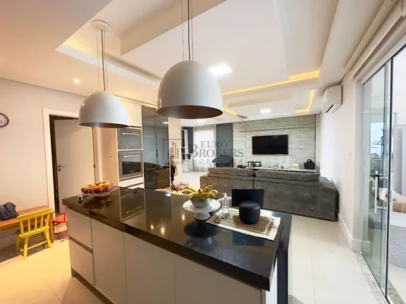 Imagem Belíssima casa com 4 Suítes e 4 vagas no Caledonia