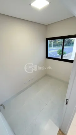 Imagem Imperdível: Casa de luxo em condomínio à venda em Campo Grande-MS, Residencial Damha III - 4 quartos, 4 suítes, 3 salas, 1 banheiro, 4 vagas de garagem, 350m² de área.