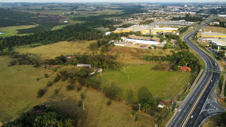 Imagem Área Industrial e Comercial à Venda Sítio Rio Acima de 92.755,00m². Localizado em Capivari/SP