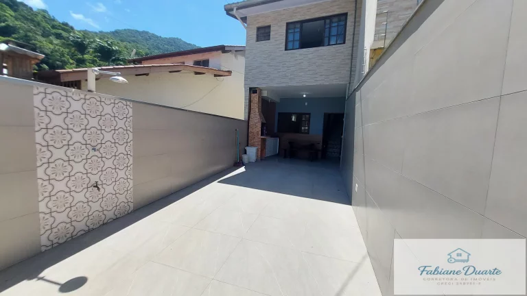Imagem Casa com 4 dormitórios a venda na Praia da Enseada