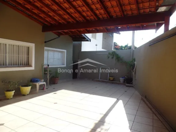Imagem Casa à venda na Chácara da Barra. 

São duas casas no terreno, totalmente repaginadas
Frente : Ru...