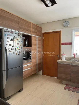 Imagem Sobrado de Luxo com 3 Suítes e Infraestrutura Completa

Este magnífico sobrado oferece o equilíbr...