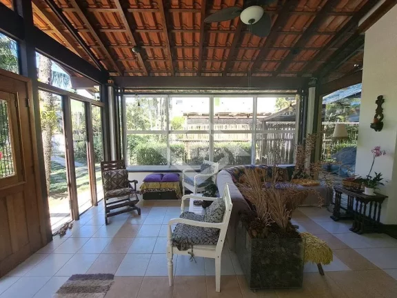Imagem Casa Triplex Colonial - 4 suítes- 300m² - Vargem Grande