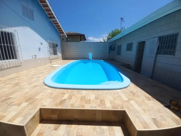 Casa a venda ou locação em Peruibe