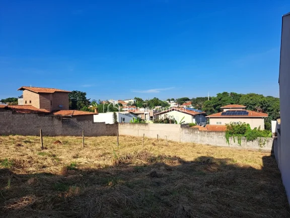 Imagem Lote com área total de 490 m² (14x35) em aclive, proporcionando vista livre na parte de trás com ...