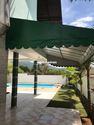 Imagem Casa mobiliada, decorada à venda com 06 suítes, piscina localizada na Quadra Mar na Praia do Estaleiro em Balneário Camboriú.