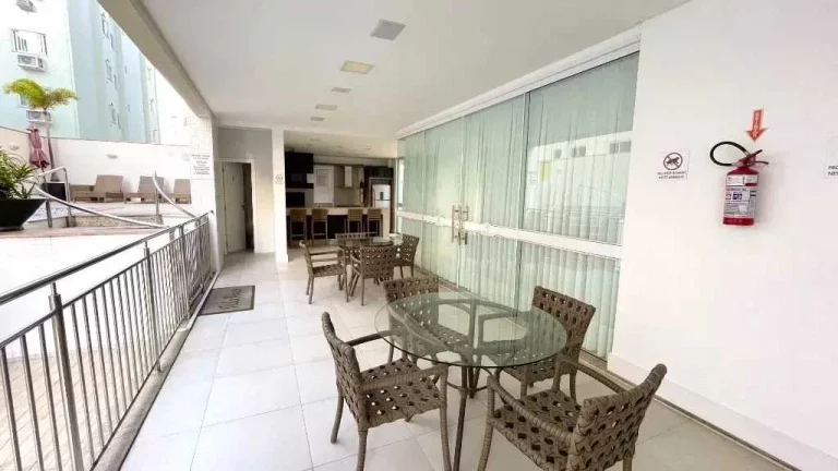 Imagem Apartamento mobiliado de alto padrão com 4 dormitórios e 3 vagas no Centro de Balneário Camboriú
