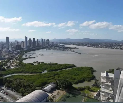Imagem Cobertura duplex mobiliada com 3 suítes e 3 vagas de garagem com vista beira-rio em Itajaí