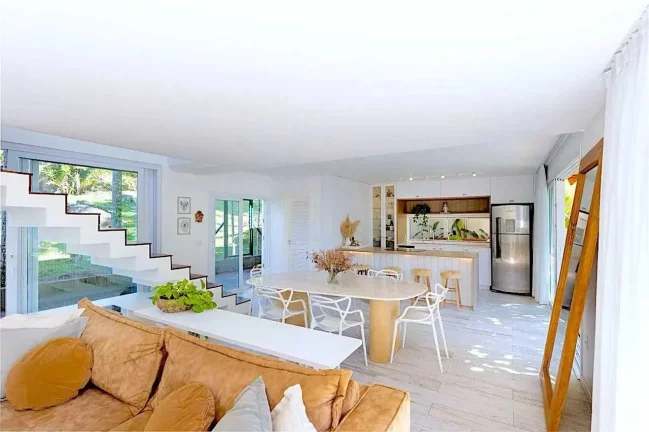 Imagem Casa com 3 dormitórios sendo 2 suítes com jardim e piscina Praia de Taquaras, Balneário Camboriú SC