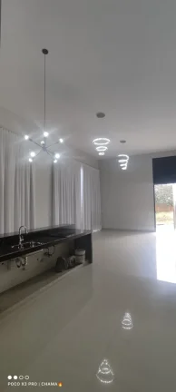 Imagem Casa à Venda com 450m², 3 dormitórios, 3 suítes, 1 sala e 4 vagas!!!