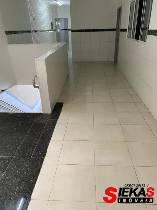 Imagem Galpão Comercial para Locação na Vila Santa Teresa - 6 Salas, 3 Banheiros, 2 Vagas de Garagem, 840 m² - São Paulo-SP