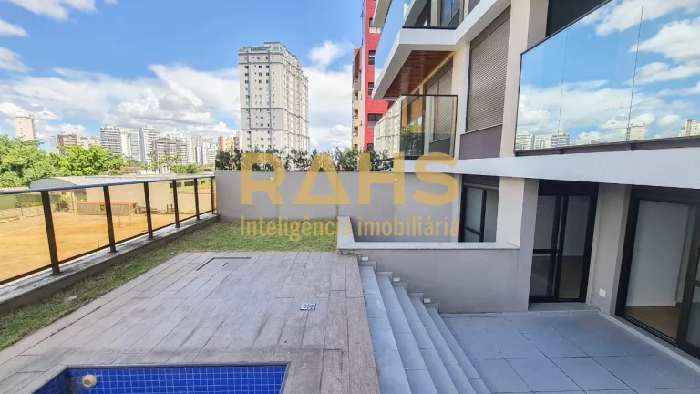 Imagem Amplo giardino no bairro América de Joinville! O Apartamento conta com 3 suítes, 2 salas, 5 banhei...