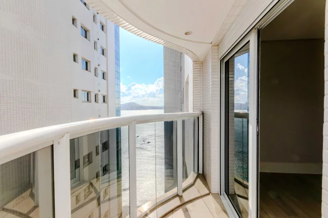 Imagem Apartamento frente mar com 4 suítes e 4 vagas de garagem em Balneário Camboriú