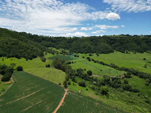 Imagem SÍTIO DE 24,99 ALQUEIRES (60,49 hectares) em RIFAINA/SP COM ESTRUTURA COMPLETA, 03 CASAS SIMPLES, E MUITA ÁGUA..