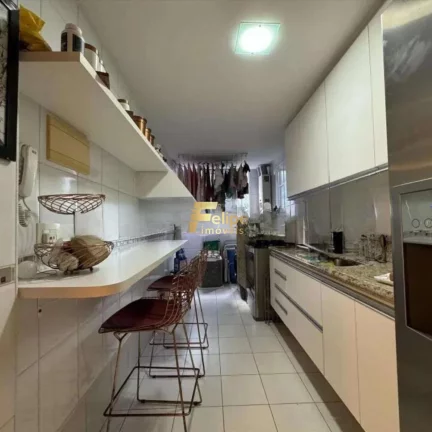 Imagem Desfrute da vida à beira-mar neste encantador apartamento de 02 quartos, localizado na esquina do oceano.