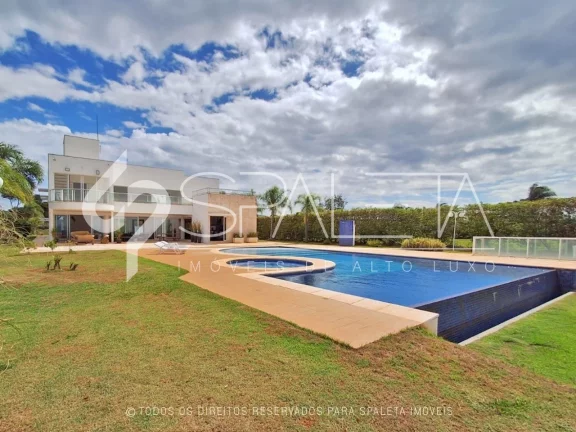 Maravilhosa casa pé na represa de Avaré à venda no condomínio Capitania II em Itaí