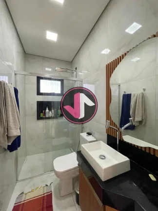 Imagem ???? Esta encantadora casa térrea oferece o equilíbrio perfeito entre elegância e conforto, local...