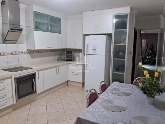 Imagem Sobrade de Alto Padrão 125m², 4 Quartos, 2 Suítes, 2 Vagas, 4 Banheiros, Área de Lazer com Churrasqueira e fogão a lenha no Parque São Vicente, Mauá-SP