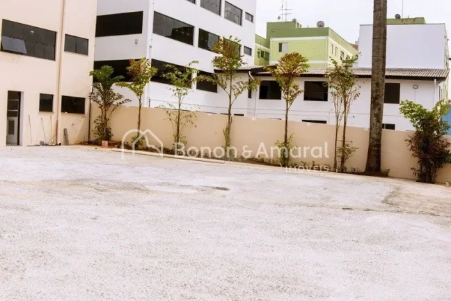 Imagem Venda de prédio comercial, no Jardim do Lago, em Campinas!
Zoneamento ZM 2.
Local de fácil acesso ...