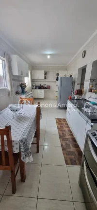 Imagem Excelente casa em avenida, totalmente reformada, com 3 dormitórios e edícula completa! Localizada ...