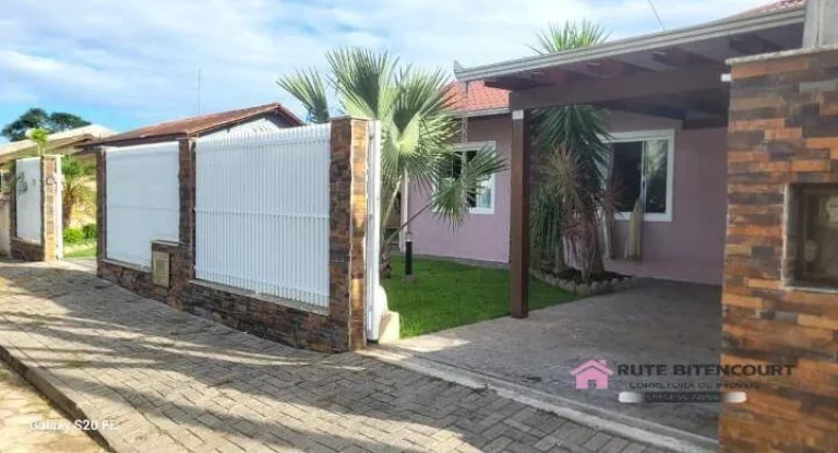 Imagem Excelente Casa em Alvenaria com Laje Mobiliada - Bairro Costeira