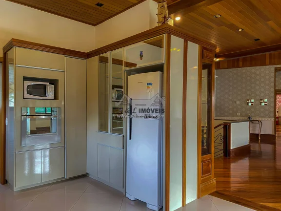 Imagem Casa à venda em Campos do Jordão – Com 5 suítes no Alto do Capivari