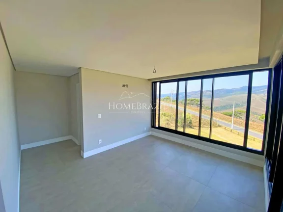 Imagem Casa de Alto Padrão à Venda no Condomínio Iporanga em Campos do Jordão | Vista Panorâmica e Heliponto