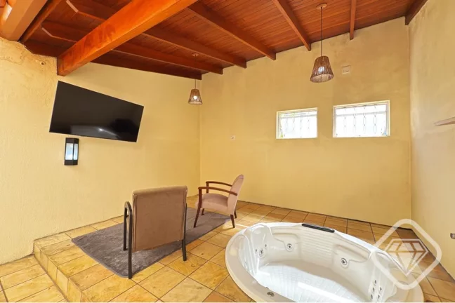 Imagem Casa 4 dormitórios (2 suítes) - Espaço gourmet - Spa com hidromassagem - Rua tranquila e sem saí...