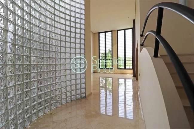 Imagem Casa localizada no Bairro Boaçava, ruas tranquilas e arborizadas, arquitetura de Julio Pechmann. No...
