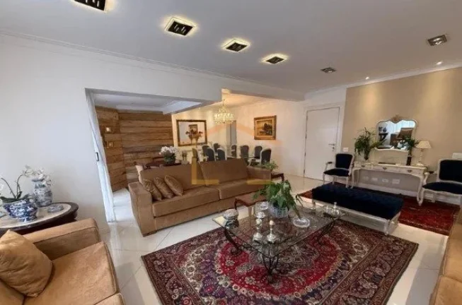 Imagem Apartamento totalmente reformado e mobiliado, com 268m², 4 dormitórios, sendo 4 suítes, ampla sal...