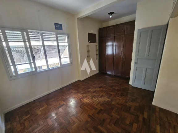 Imagem Raridade em Santos - Sobrado na quadra da praia do Embaré!